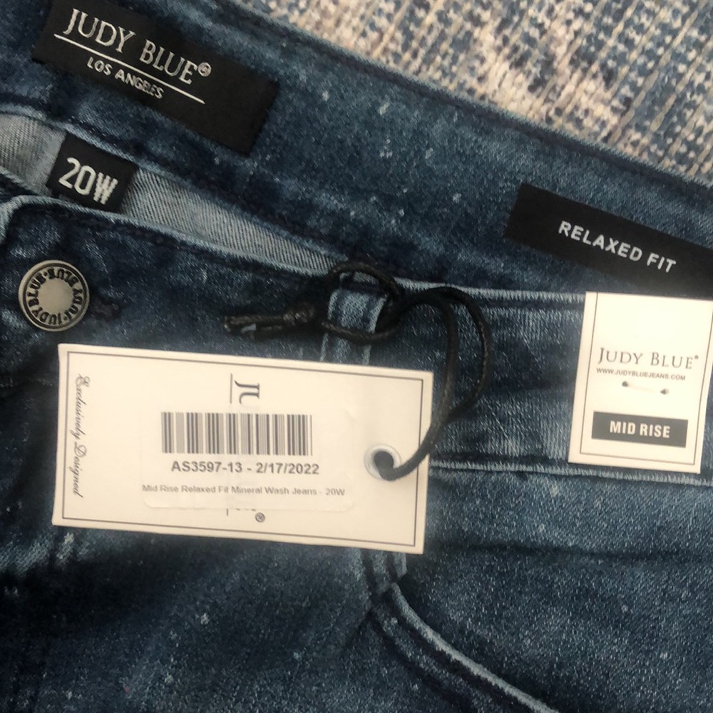 Jeans - Picture 2 of 3